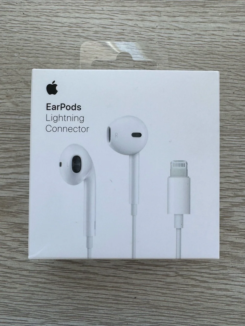 New Apple Earbuds with Lightening Connector
